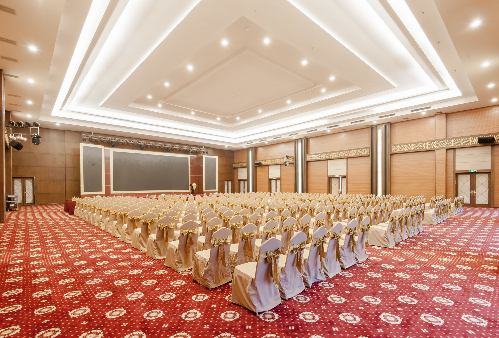 Отель Muong Thanh Grand